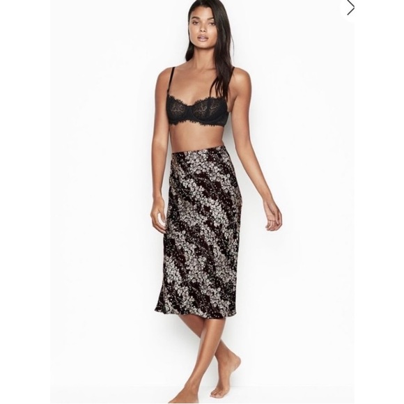 Victoria’s Secret Bundle of Four Silk Pencil Skirts - Picture 6 of 8